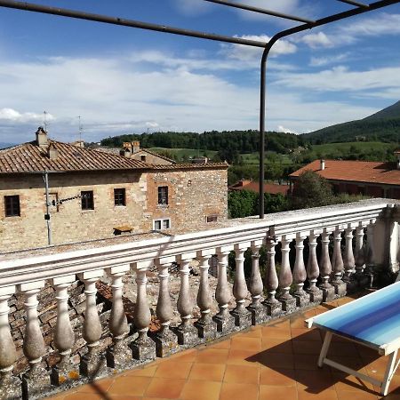 Appartamento Mansarda con solarium panoramico su centro storico di Sarteano vicino alle famose terme della Val d'Orcia Esterno foto