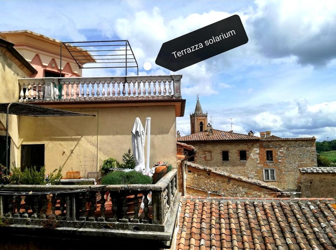 Appartamento Mansarda con solarium panoramico su centro storico di Sarteano vicino alle famose terme della Val d'Orcia Esterno foto