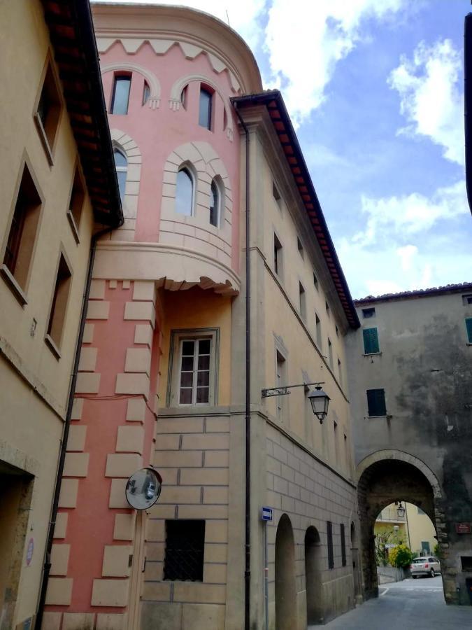 Appartamento Mansarda con solarium panoramico su centro storico di Sarteano vicino alle famose terme della Val d'Orcia Esterno foto