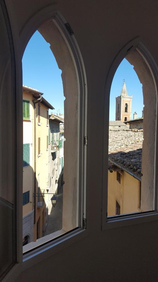 Appartamento Mansarda con solarium panoramico su centro storico di Sarteano vicino alle famose terme della Val d'Orcia Esterno foto