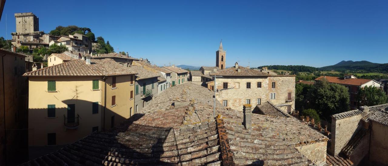 Appartamento Mansarda con solarium panoramico su centro storico di Sarteano vicino alle famose terme della Val d'Orcia Esterno foto